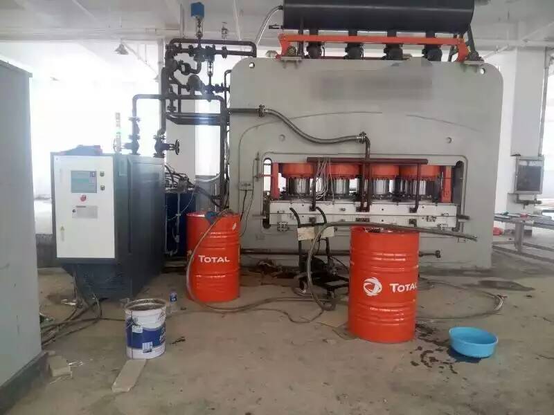 三聚氰胺貼面熱壓機(jī)控溫專用油溫機(jī) 三聚氰胺貼面熱壓機(jī)控溫專用油溫機(jī)
